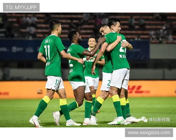 上海足球队以68分领跑大师赛积分榜展现强劲实力