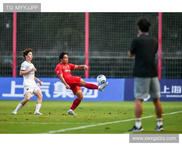 上海足球队的蜕变之旅：从传统强队到现代化职业俱乐部的纪实探索