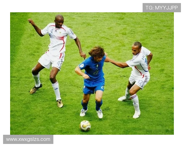 全球足球明星的辉煌历程与传奇故事揭秘